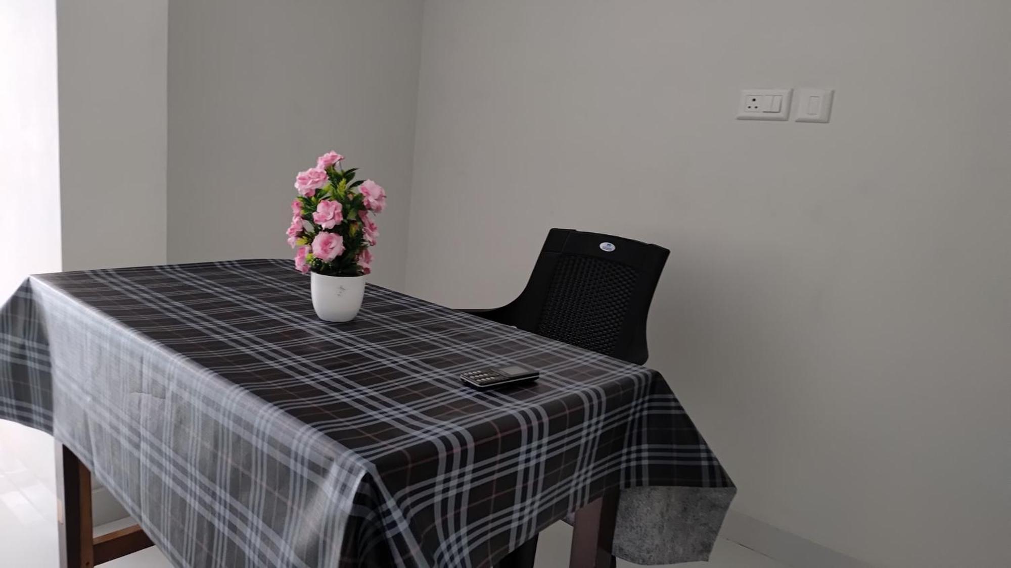 Sivasarass Rooms Thiruvananthapuram Eksteriør bilde